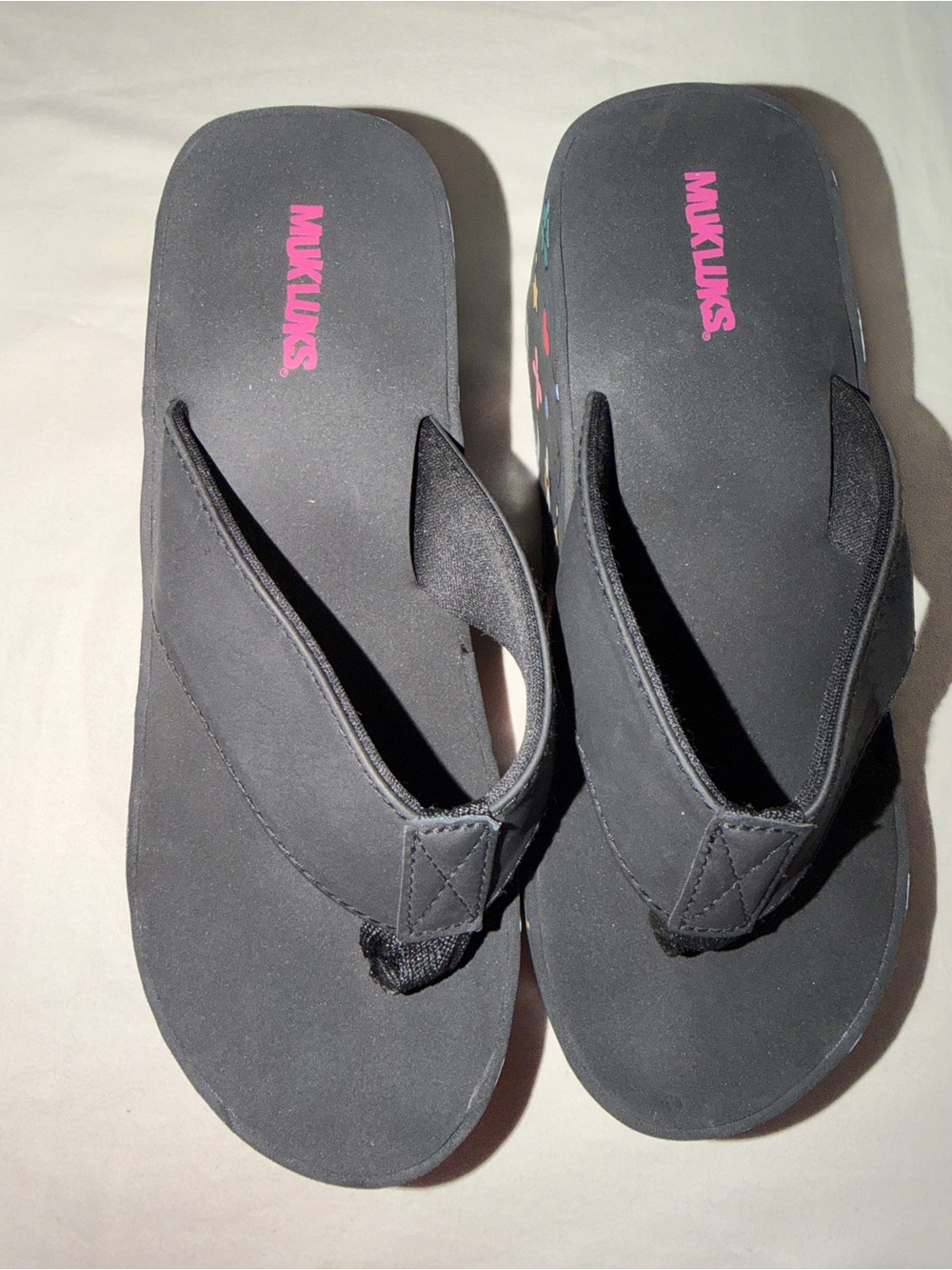 Muk Luks Black Girls  Foam Thong Sandals with Pink Logo